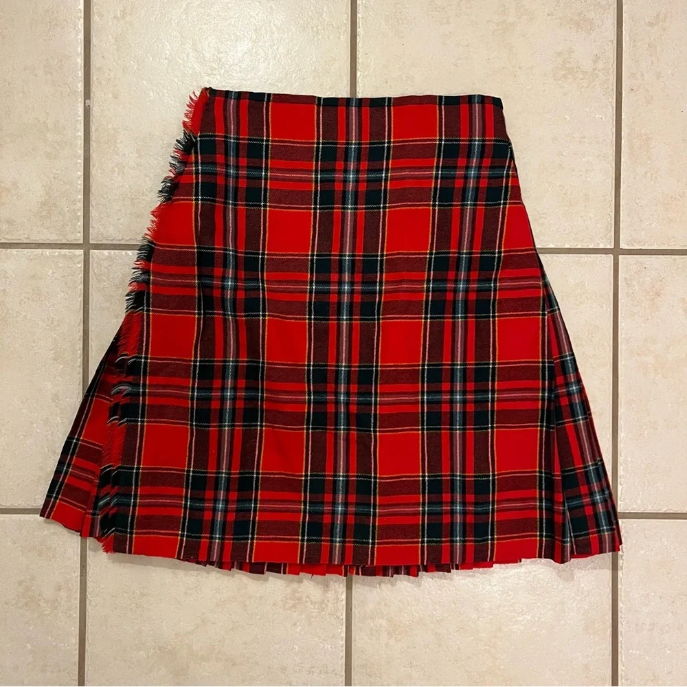 Lawrie’s of Glasgow Vintage Red and Black Wool Kilt Skirt Made In Scotland - Picture 2 of 12